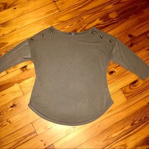 Lightweight olive 3/4 sleeve shirt